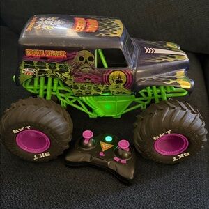 Grave Digger Monster Truck Toy - Black and Green remote control truck